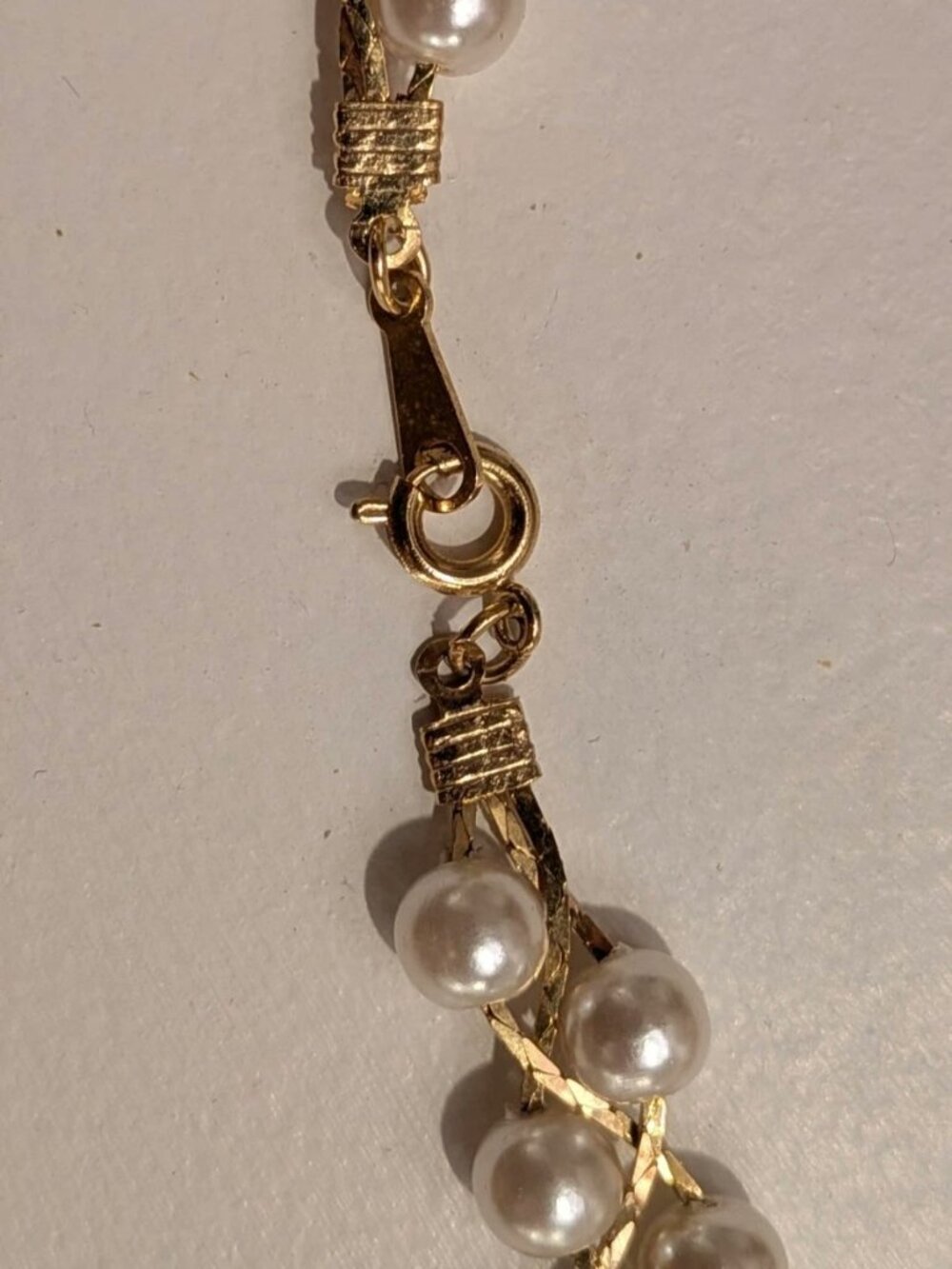 Vintage Woven Faux White Pearl Gold Tone Herringbone Necklace - Picture 3 of 3